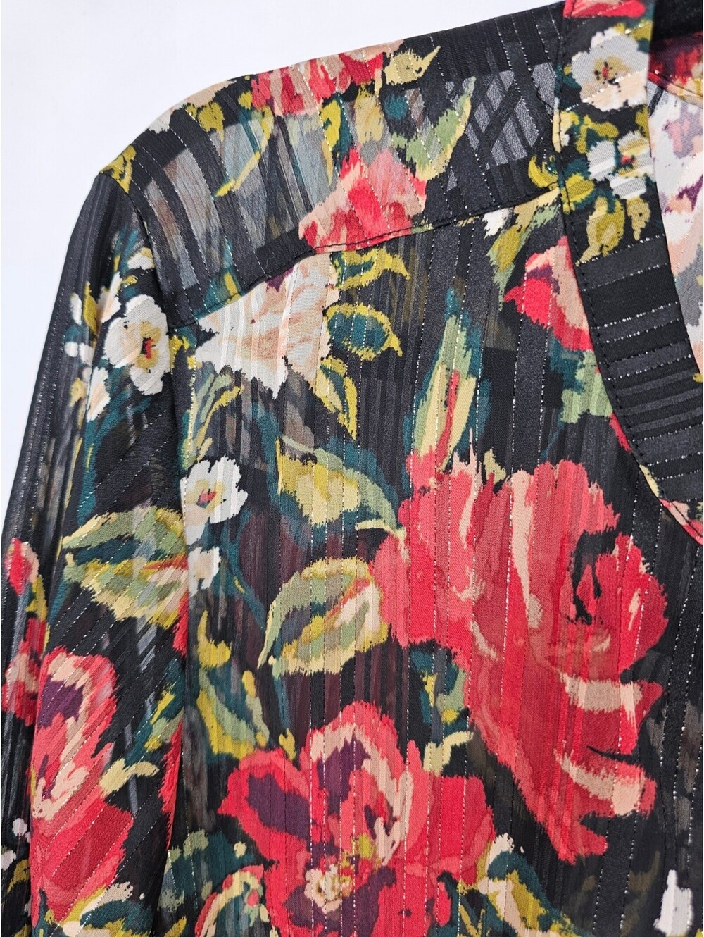 Maurices Womens Sz 2X Tab Sleeve Blouse Black Red Floral w/ Metallic Weave - Picture 2 of 4